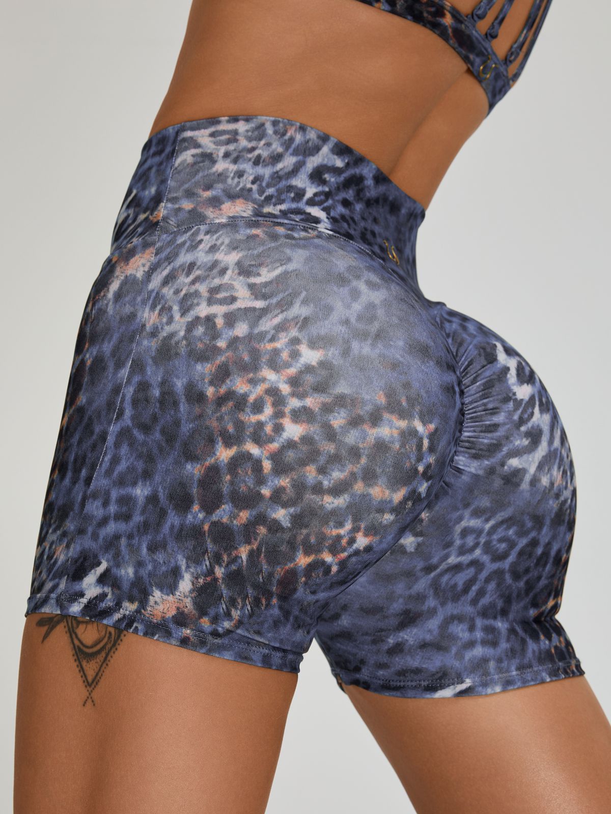ZASUWA Female Leopard Print Scrunch Bum Cross Back Short Tracksuit